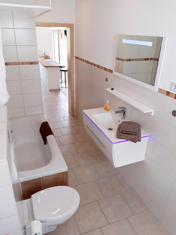 Stadtoase Geraeumige Gaestewohnungen Mit Balkon, Komfort, Modernitaet Und Ruhe, Fuer Monteure Geeignet, Free Wifi Frankenberg Esterno foto