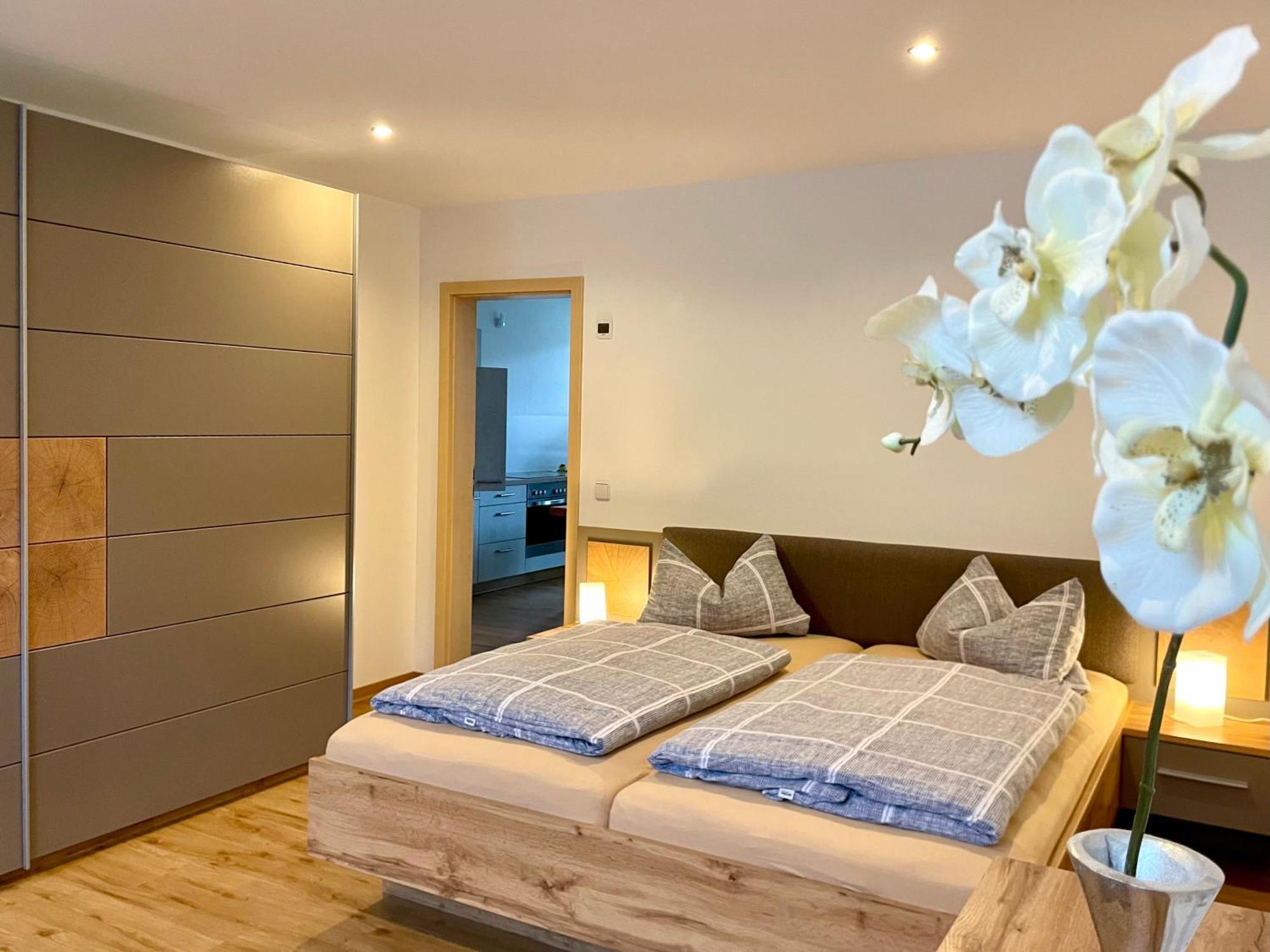 Stadtoase Geraeumige Gaestewohnungen Mit Balkon, Komfort, Modernitaet Und Ruhe, Fuer Monteure Geeignet, Free Wifi Frankenberg Esterno foto