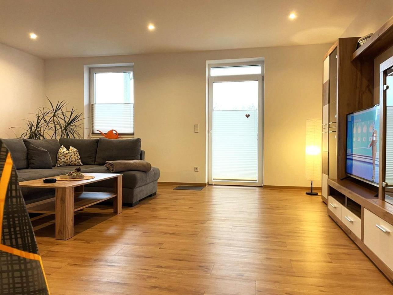Stadtoase Geraeumige Gaestewohnungen Mit Balkon, Komfort, Modernitaet Und Ruhe, Fuer Monteure Geeignet, Free Wifi Frankenberg Esterno foto