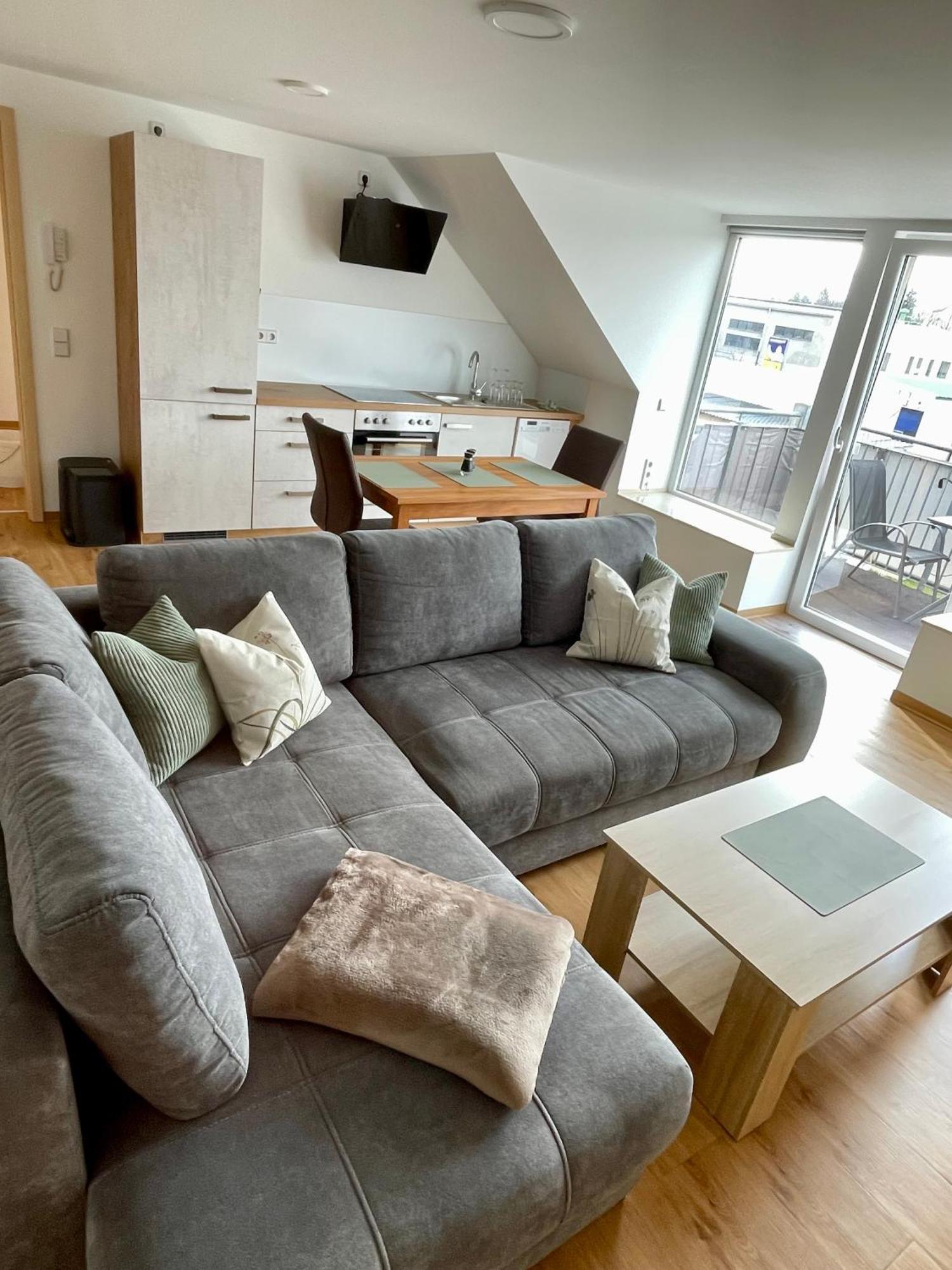 Stadtoase Geraeumige Gaestewohnungen Mit Balkon, Komfort, Modernitaet Und Ruhe, Fuer Monteure Geeignet, Free Wifi Frankenberg Esterno foto
