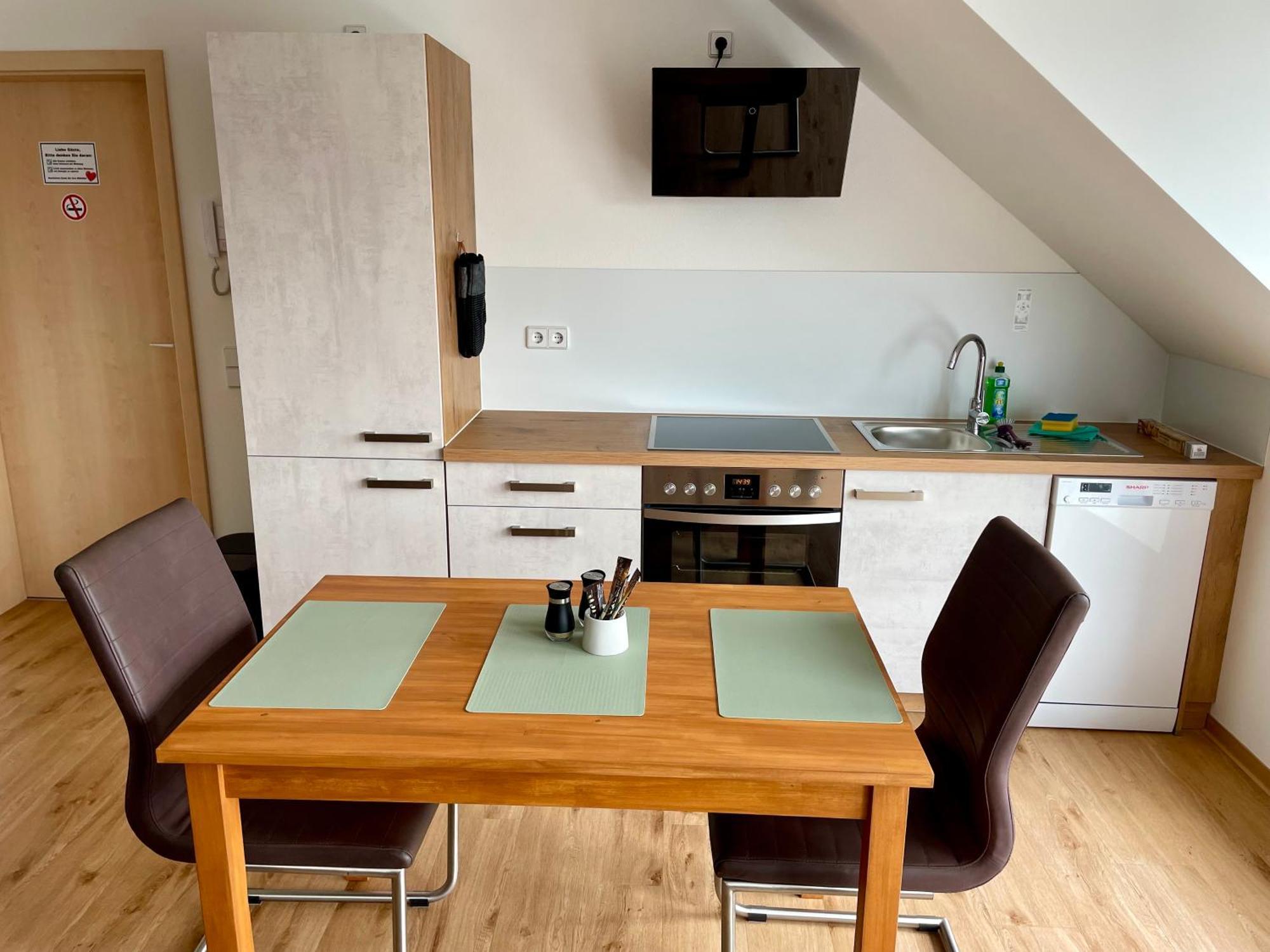 Stadtoase Geraeumige Gaestewohnungen Mit Balkon, Komfort, Modernitaet Und Ruhe, Fuer Monteure Geeignet, Free Wifi Frankenberg Esterno foto